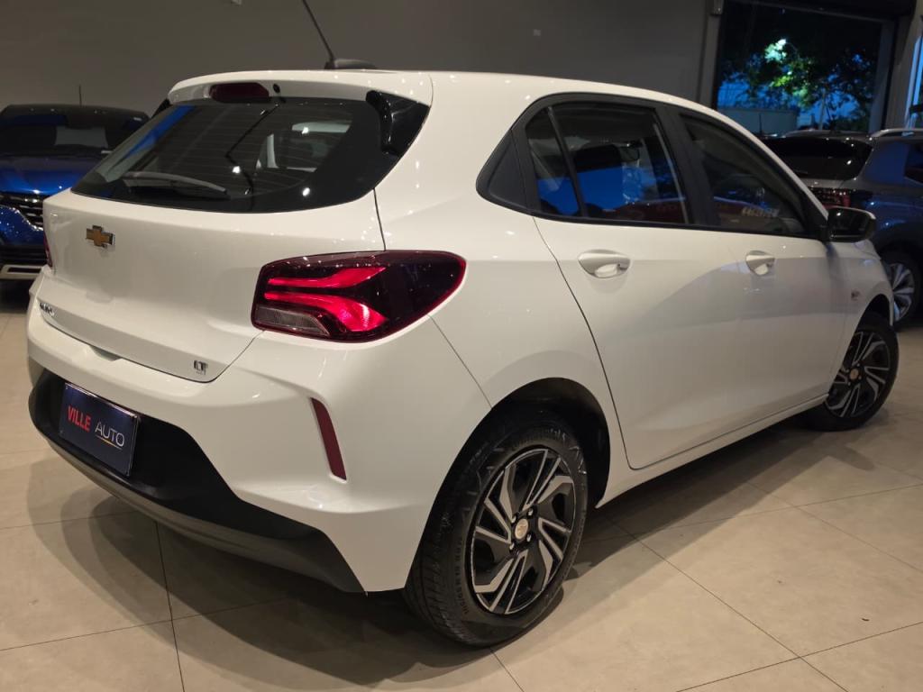 CHEVROLET Onix Hatch - Foto