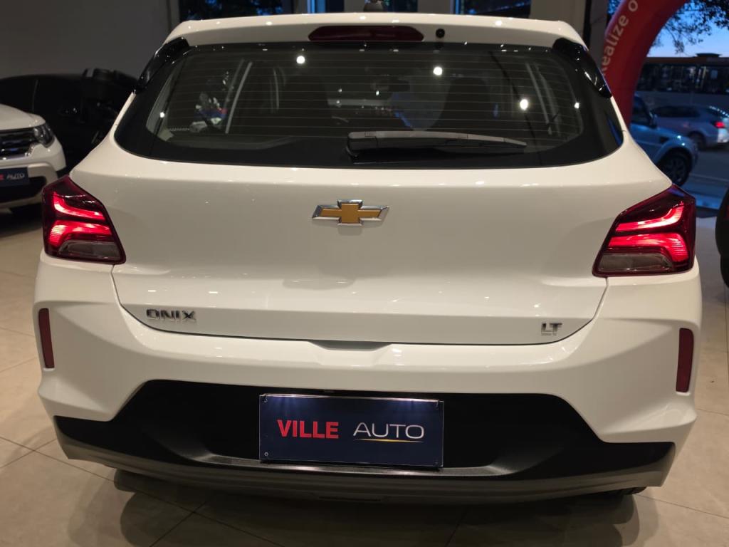 CHEVROLET Onix Hatch - Foto