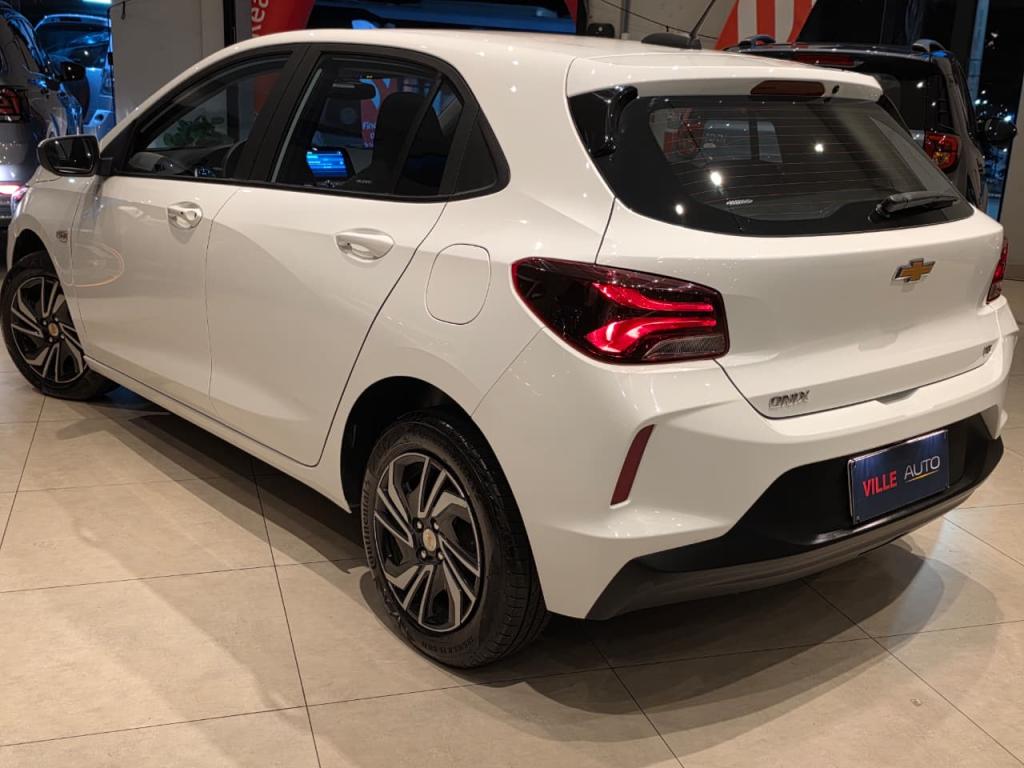 CHEVROLET Onix Hatch - Foto