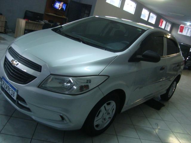 CHEVROLET Onix Hatch - Foto