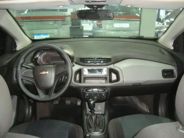 CHEVROLET Onix Hatch - Foto