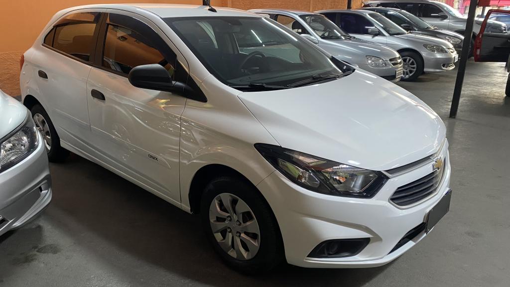 CHEVROLET Onix Hatch - Foto