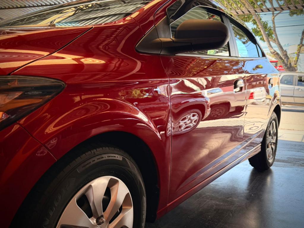 CHEVROLET Onix Hatch - Foto