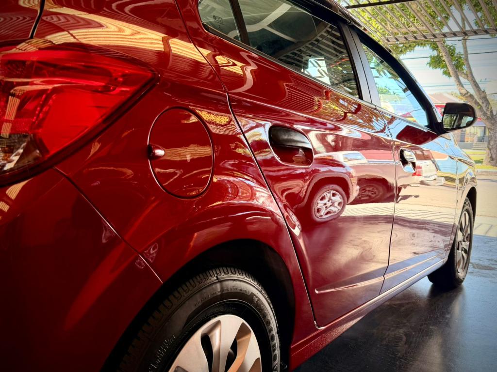 CHEVROLET Onix Hatch - Foto