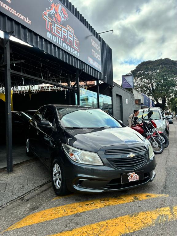 CHEVROLET Onix Hatch - Foto