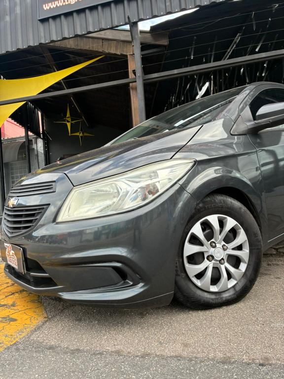 CHEVROLET Onix Hatch - Foto