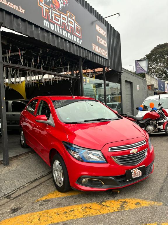CHEVROLET Onix Hatch - Foto