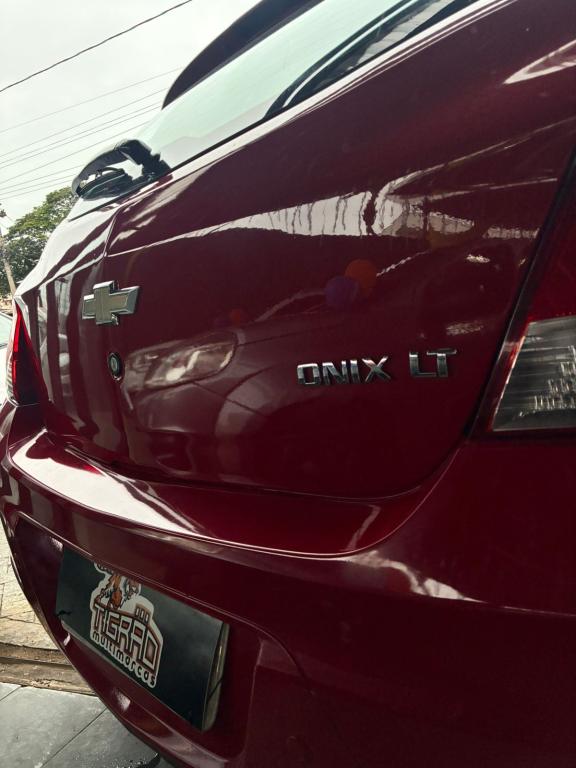 CHEVROLET Onix Hatch - Foto