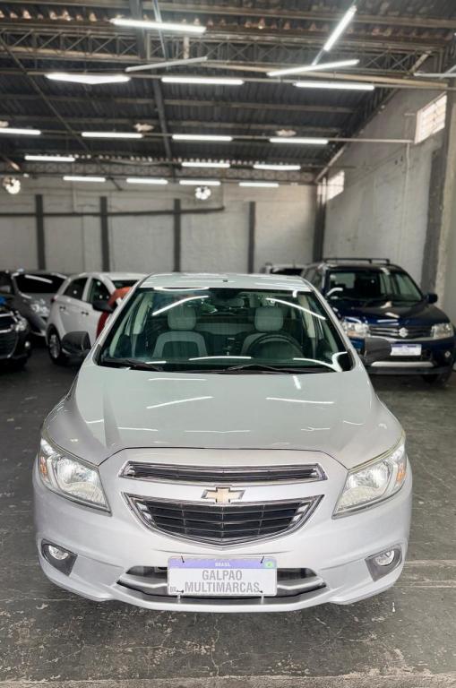 CHEVROLET Onix Hatch - Foto