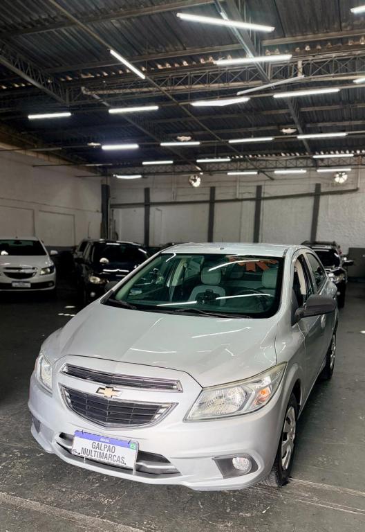 CHEVROLET Onix Hatch - Foto