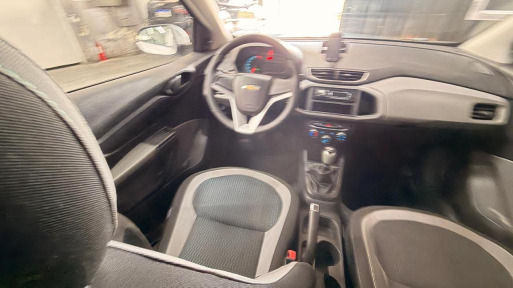 CHEVROLET Onix Hatch - Foto