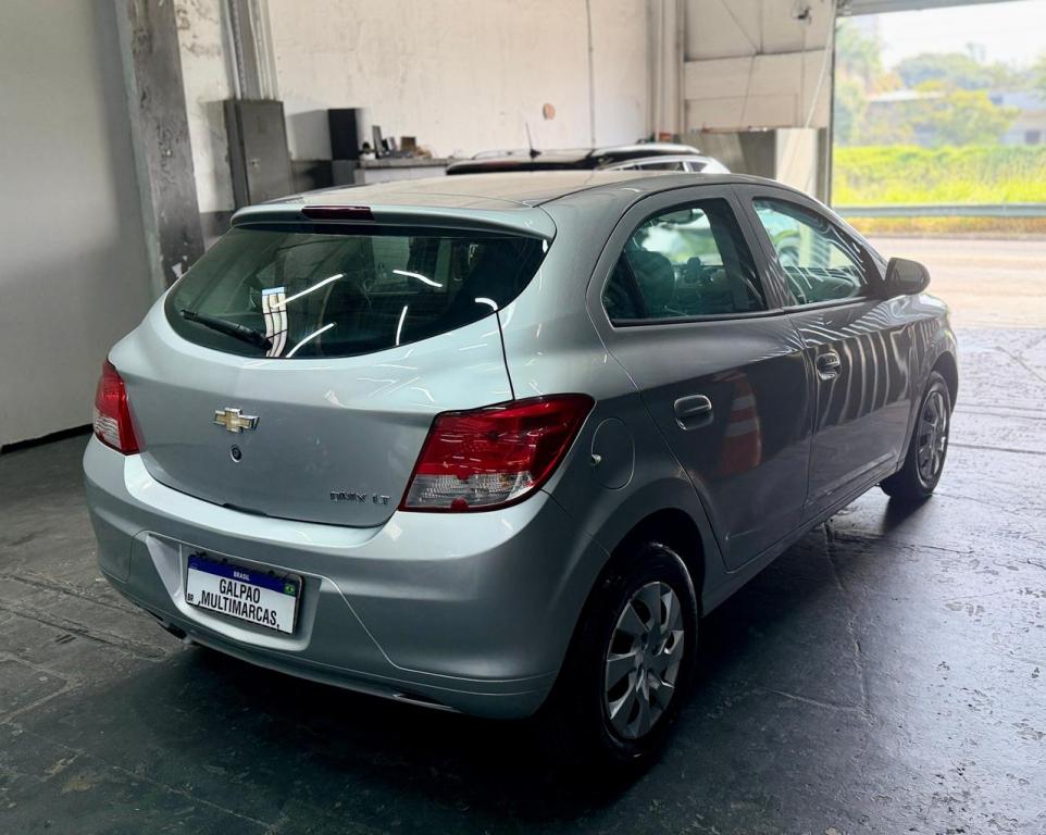 CHEVROLET Onix Hatch - Foto