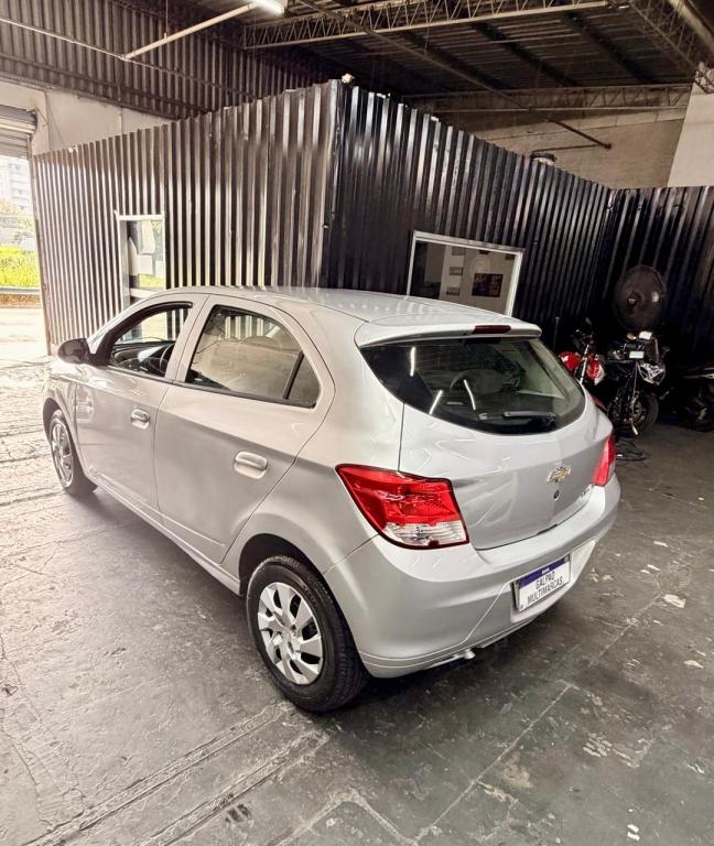 CHEVROLET Onix Hatch - Foto