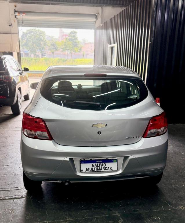 CHEVROLET Onix Hatch - Foto