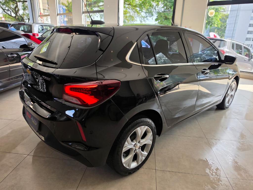 CHEVROLET Onix Hatch - Foto