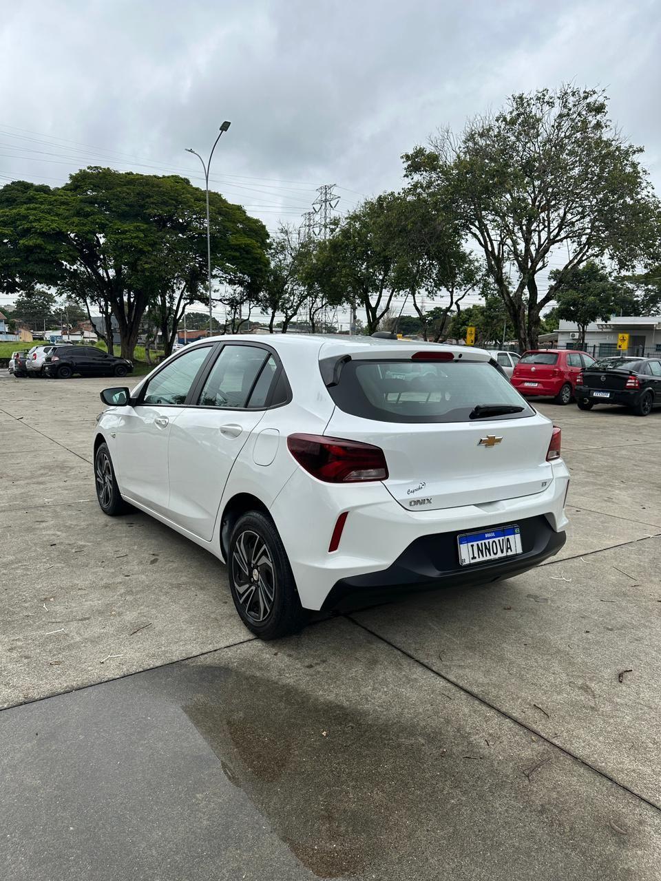 CHEVROLET Onix Hatch - Foto