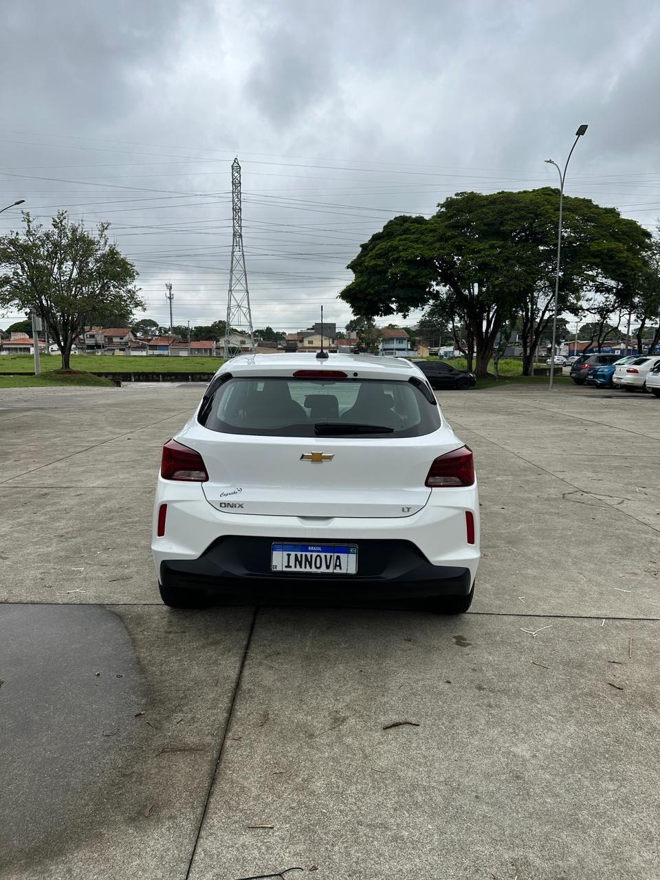 CHEVROLET Onix Hatch - Foto