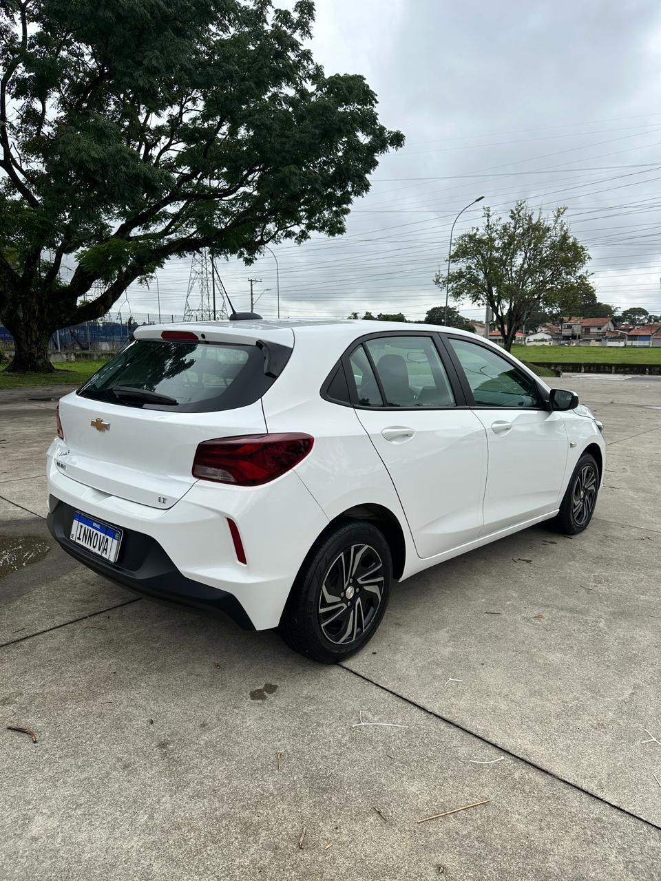 CHEVROLET Onix Hatch - Foto