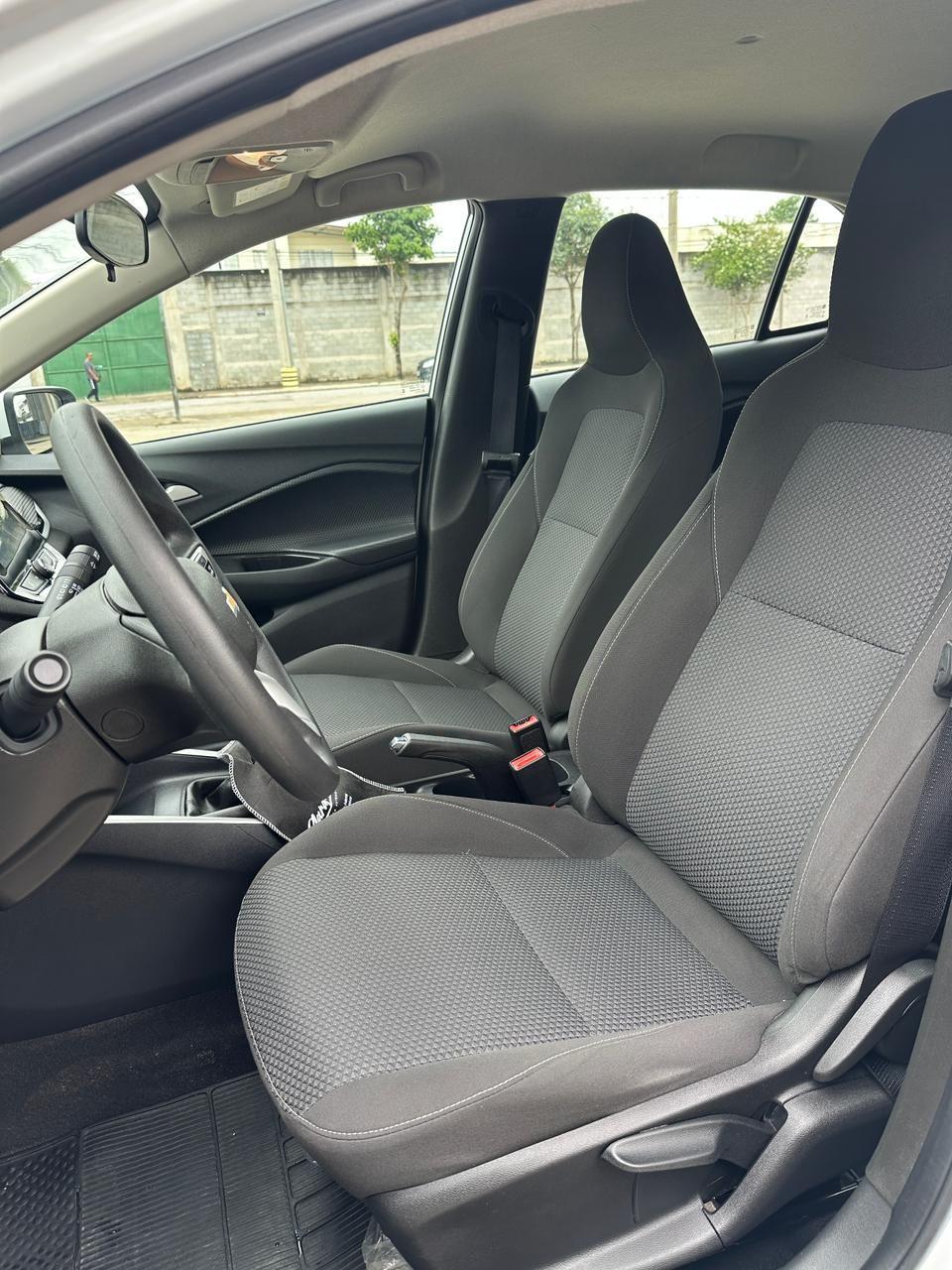 CHEVROLET Onix Hatch - Foto