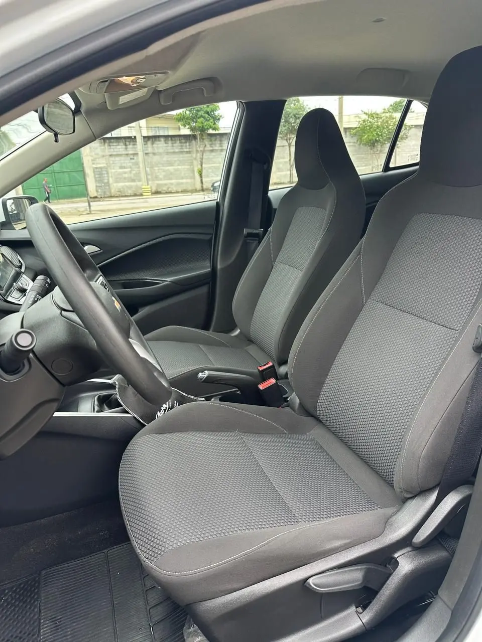 CHEVROLET Onix Hatch - Foto