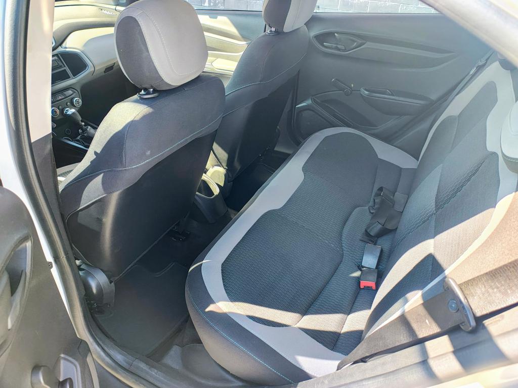 CHEVROLET Onix Hatch - Foto