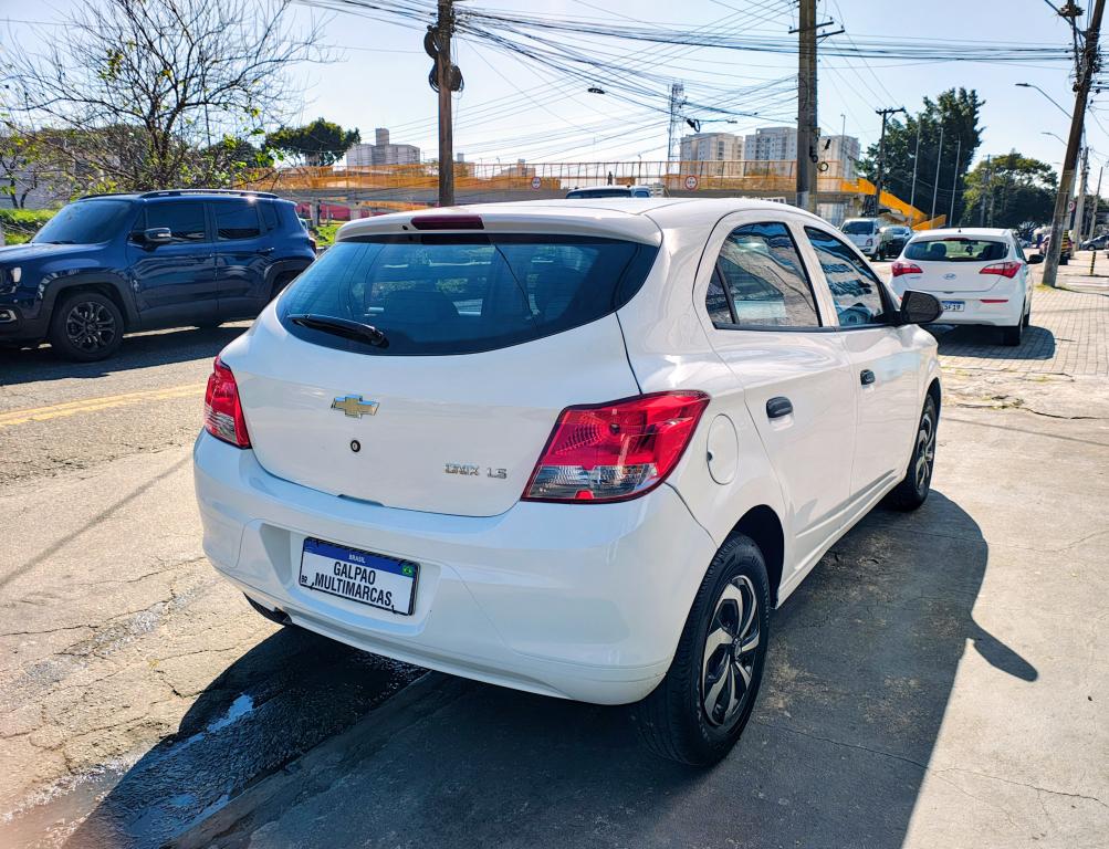 CHEVROLET Onix Hatch - Foto