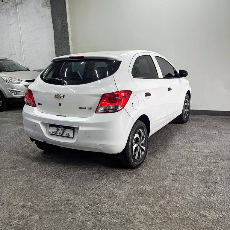 CHEVROLET Onix Hatch - Foto