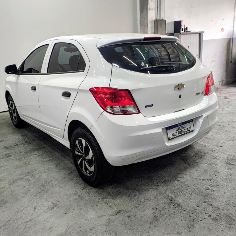 CHEVROLET Onix Hatch - Foto
