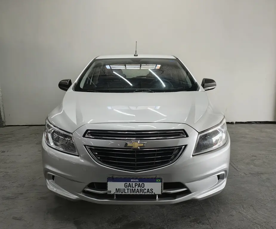 CHEVROLET Onix Hatch - Foto