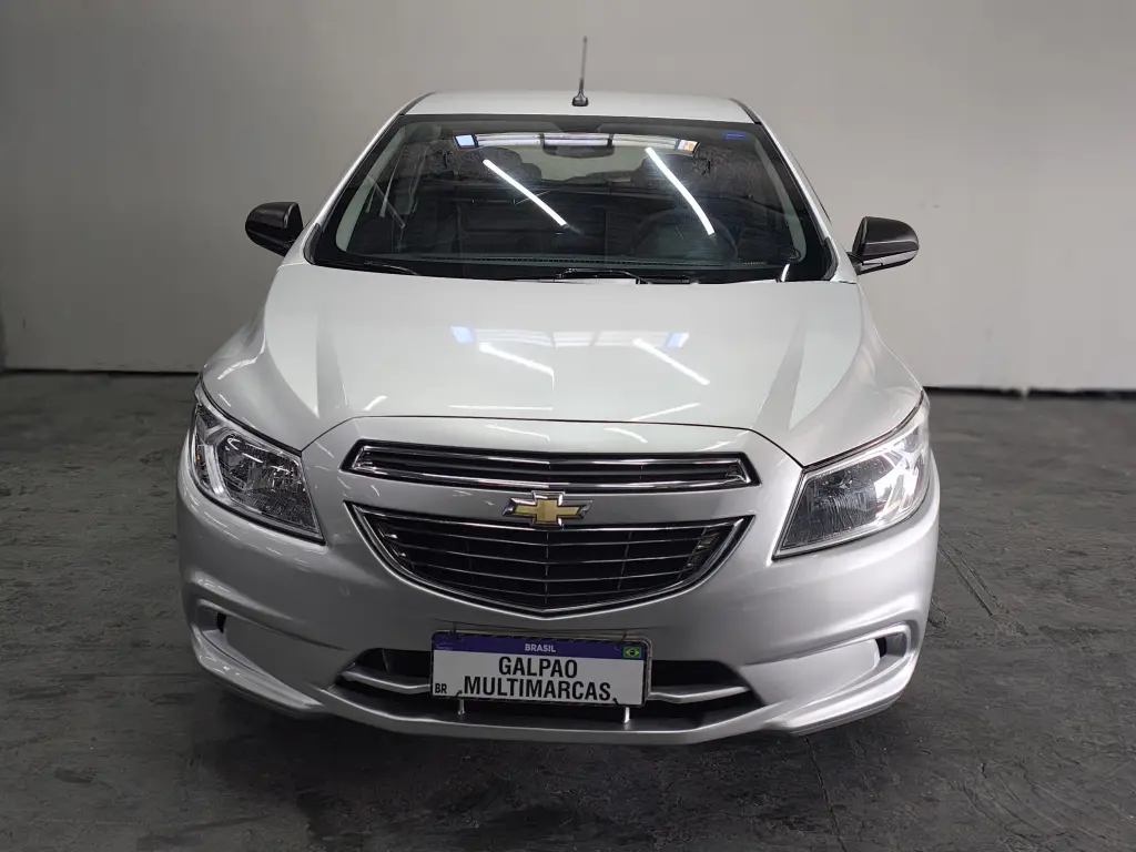 CHEVROLET Onix Hatch - Foto