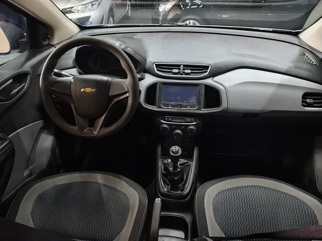 CHEVROLET Onix Hatch - Foto