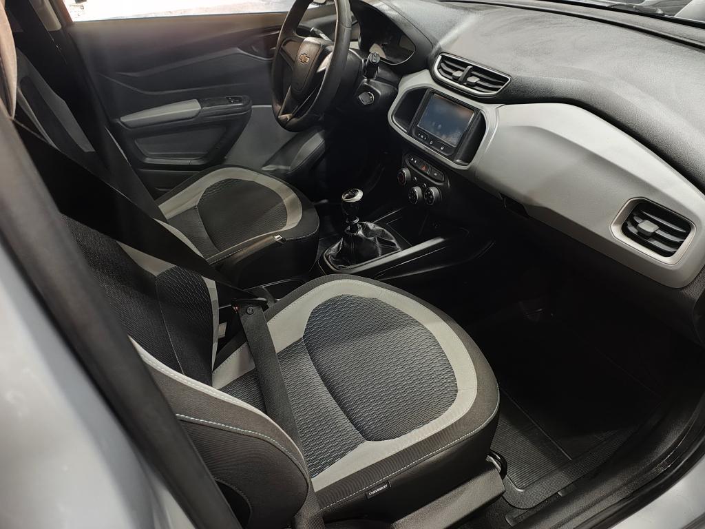 CHEVROLET Onix Hatch - Foto