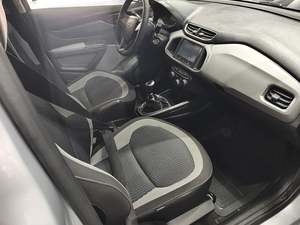 CHEVROLET Onix Hatch - Foto