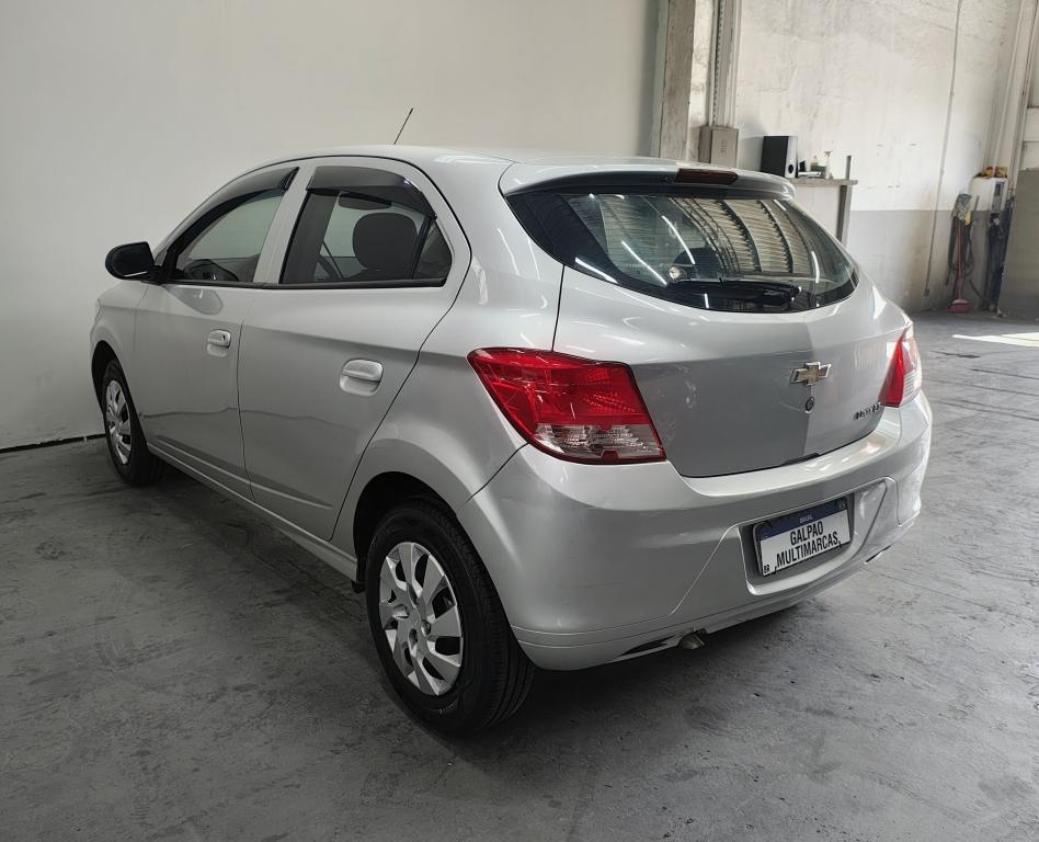 CHEVROLET Onix Hatch - Foto