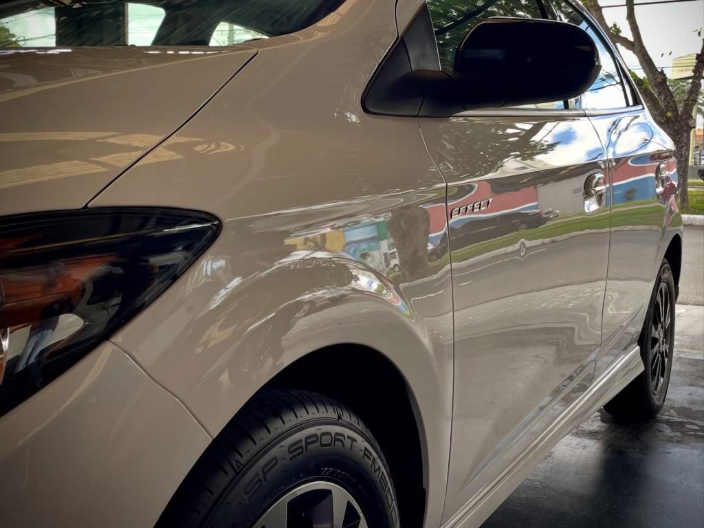 CHEVROLET Onix Hatch - Foto