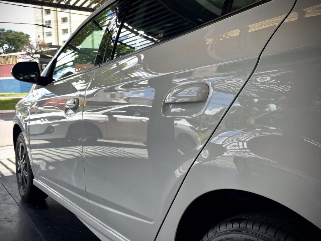 CHEVROLET Onix Hatch - Foto