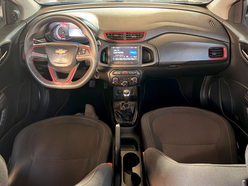 CHEVROLET Onix Hatch - Foto