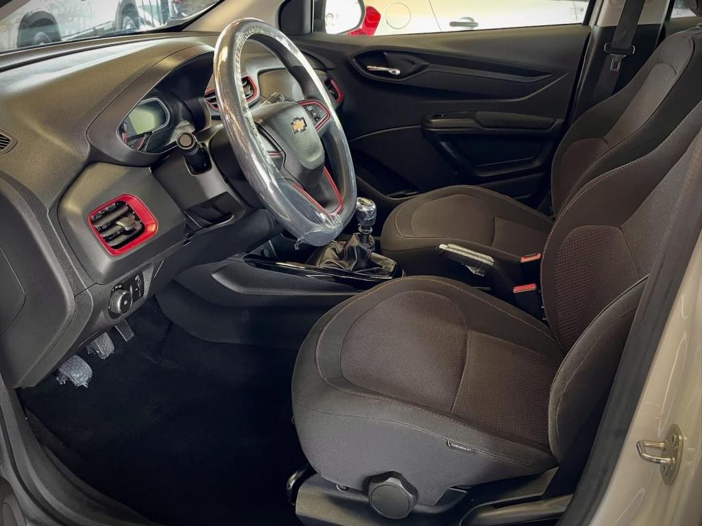 CHEVROLET Onix Hatch - Foto