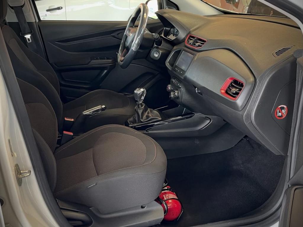 CHEVROLET Onix Hatch - Foto
