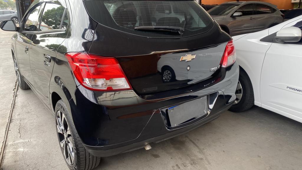 CHEVROLET Onix Hatch - Foto