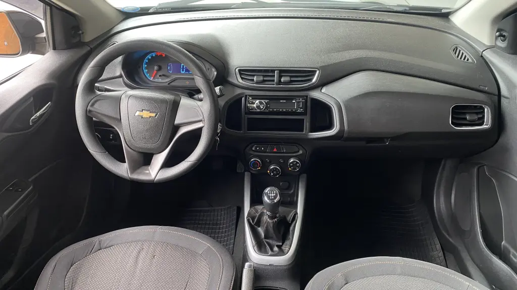 CHEVROLET Onix Hatch - Foto