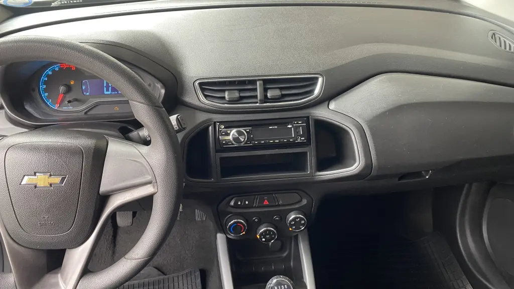 CHEVROLET Onix Hatch - Foto
