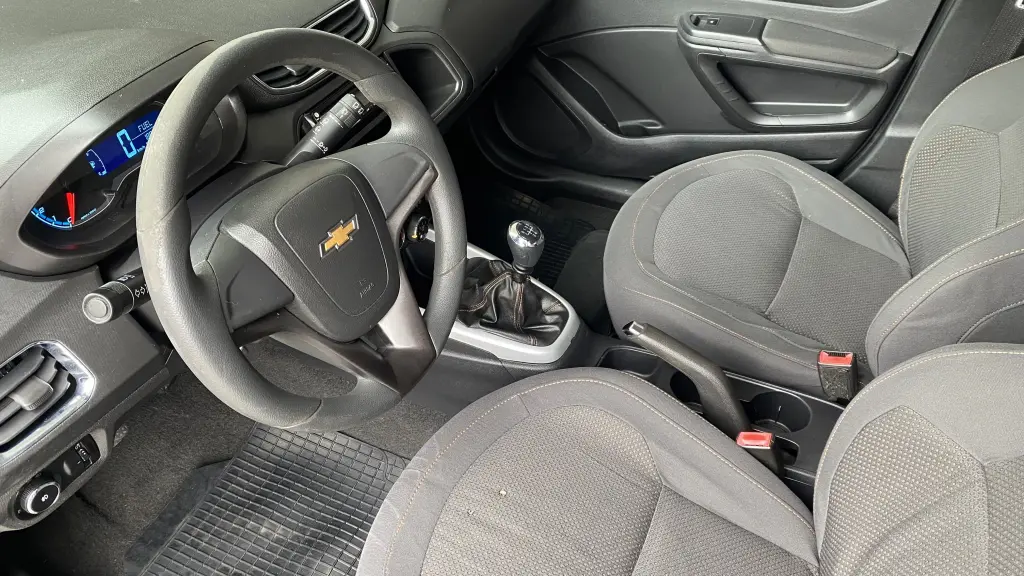 CHEVROLET Onix Hatch - Foto