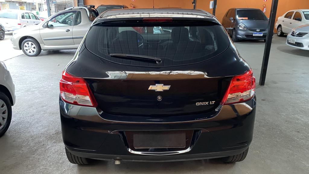 CHEVROLET Onix Hatch - Foto