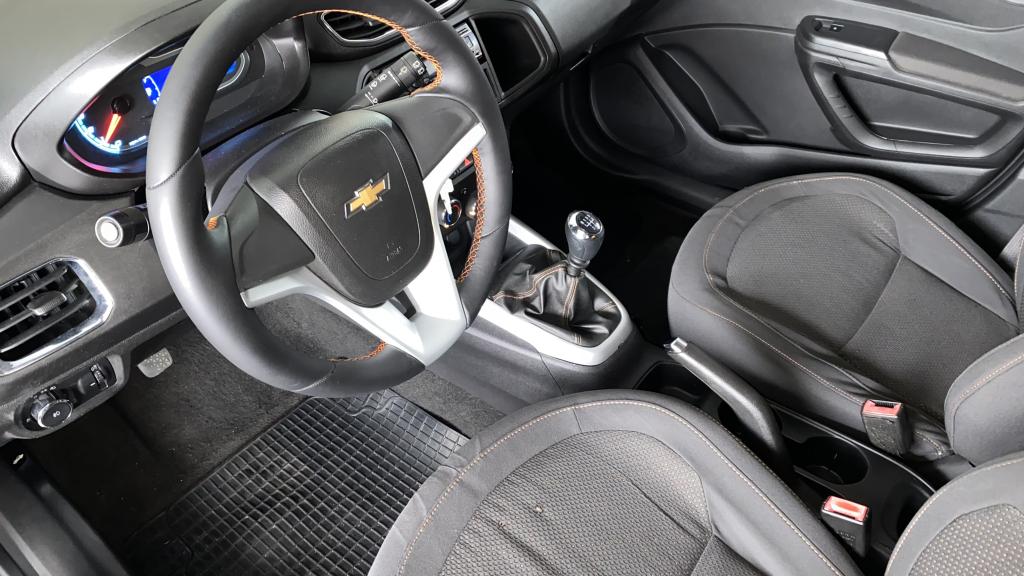 CHEVROLET Onix Hatch - Foto