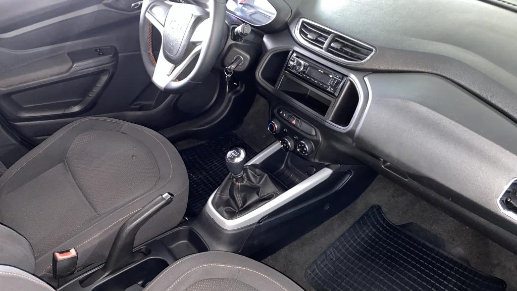 CHEVROLET Onix Hatch - Foto