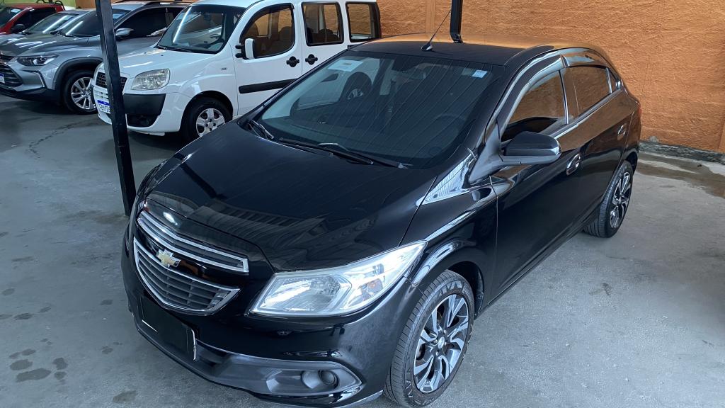 CHEVROLET Onix Hatch - Foto