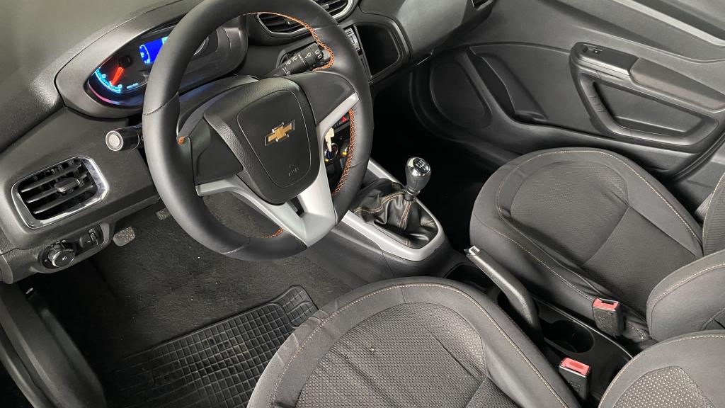 CHEVROLET Onix Hatch - Foto