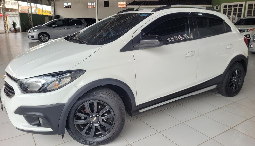 CHEVROLET Onix Hatch - Foto