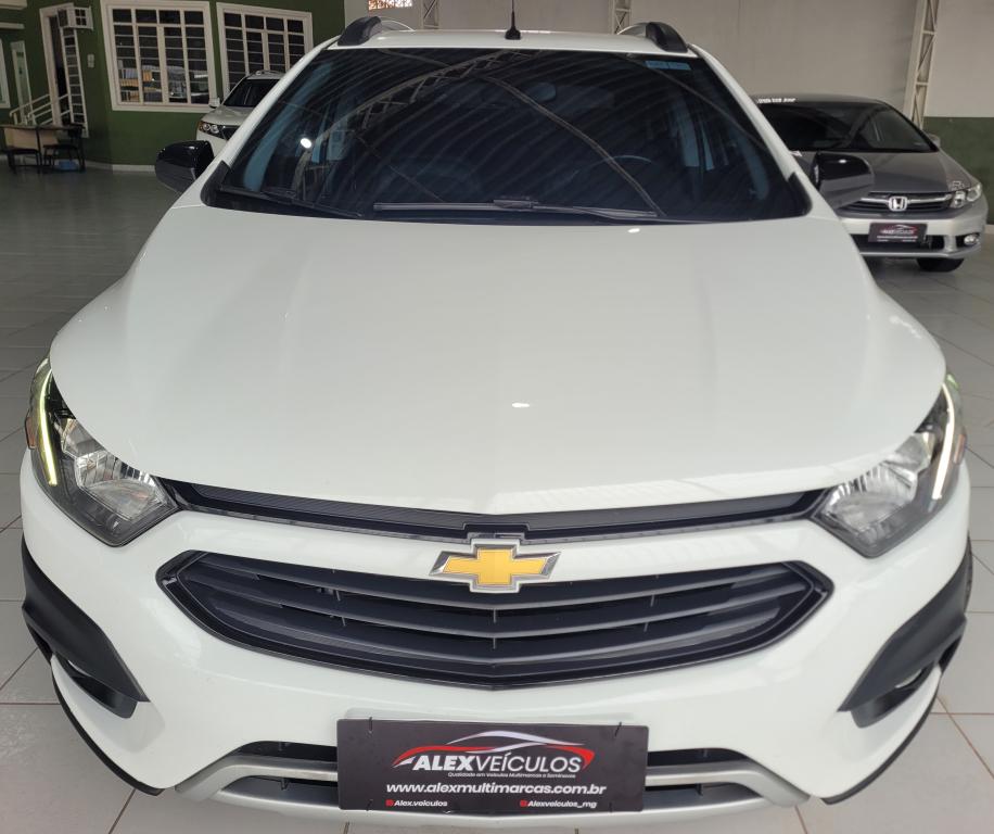 CHEVROLET Onix Hatch - Foto
